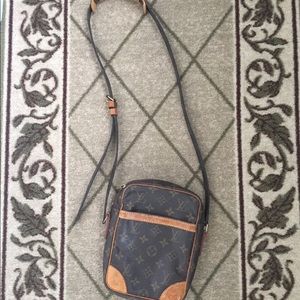 💯 Authentic Louis Vuitton Danube Crossbody
